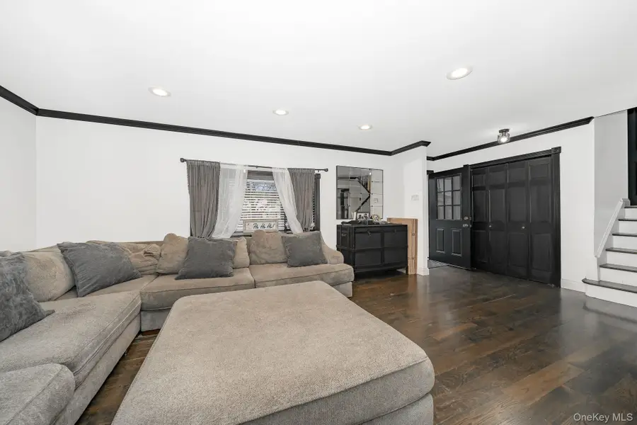 264 W End Avenue, Massapequa, NY 11758 - Image #2