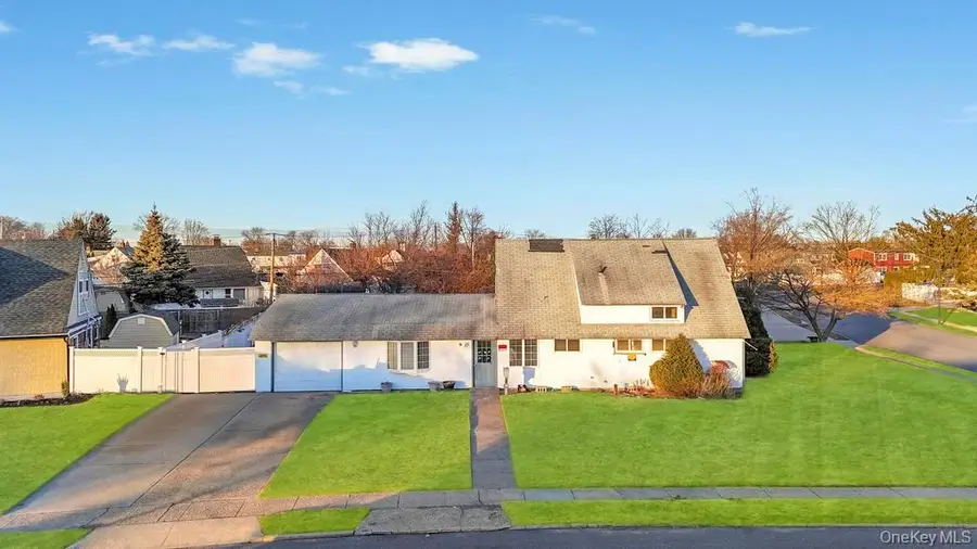 15 Autumn Lane, Hicksville, NY 11801 - #3