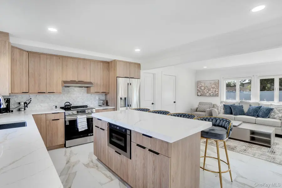 8 Autumn Lane, Hicksville, NY 11801 - Image #2