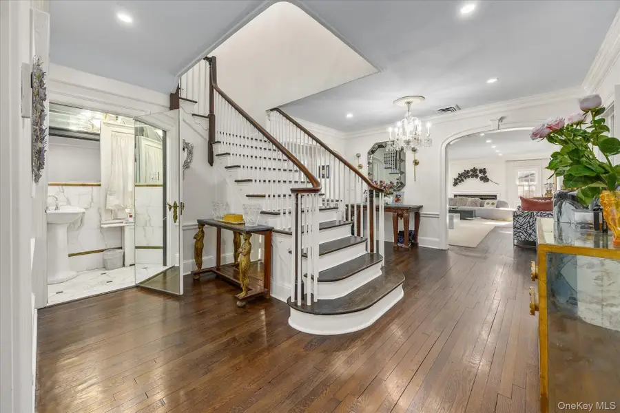 30 Wildwood Drive, Great Neck, NY 11024 - #2