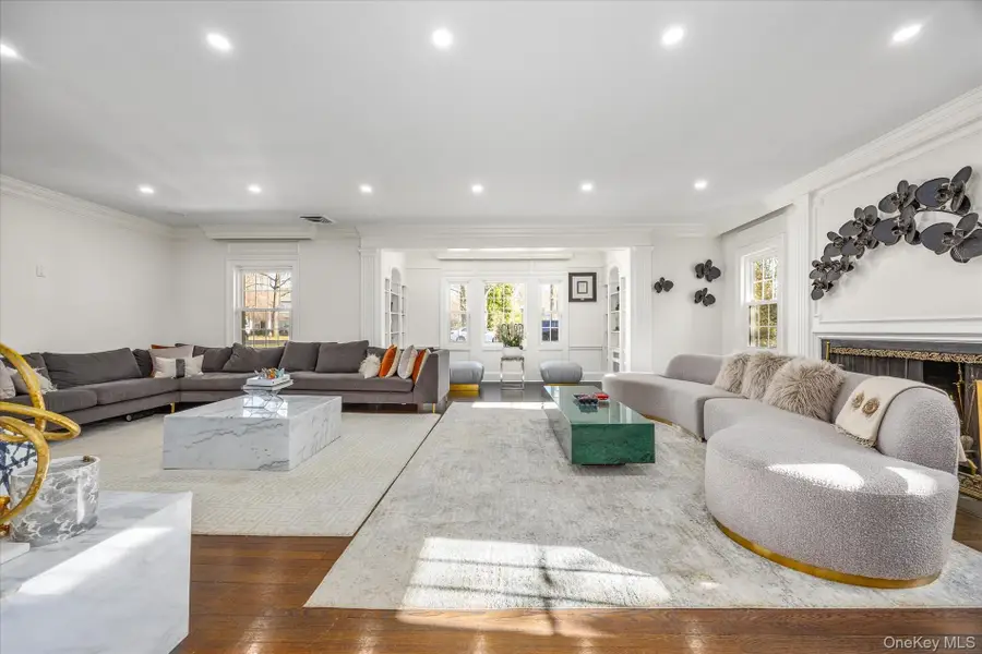 30 Wildwood Drive, Great Neck, NY 11024 - #3