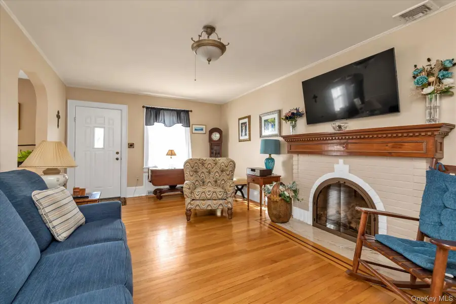 51 Huntington Avenue, Lynbrook, NY 11563 - Image #3