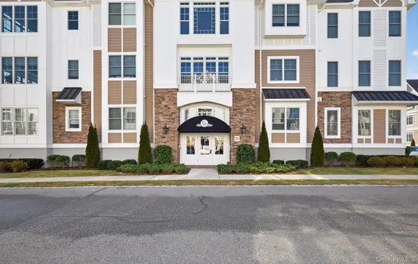 25102 Aspenwood Drive, Plainview, NY 11803