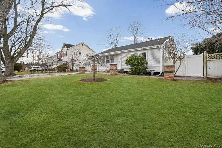 186 Westwood Drive, Brentwood, NY 11717 - Image #2