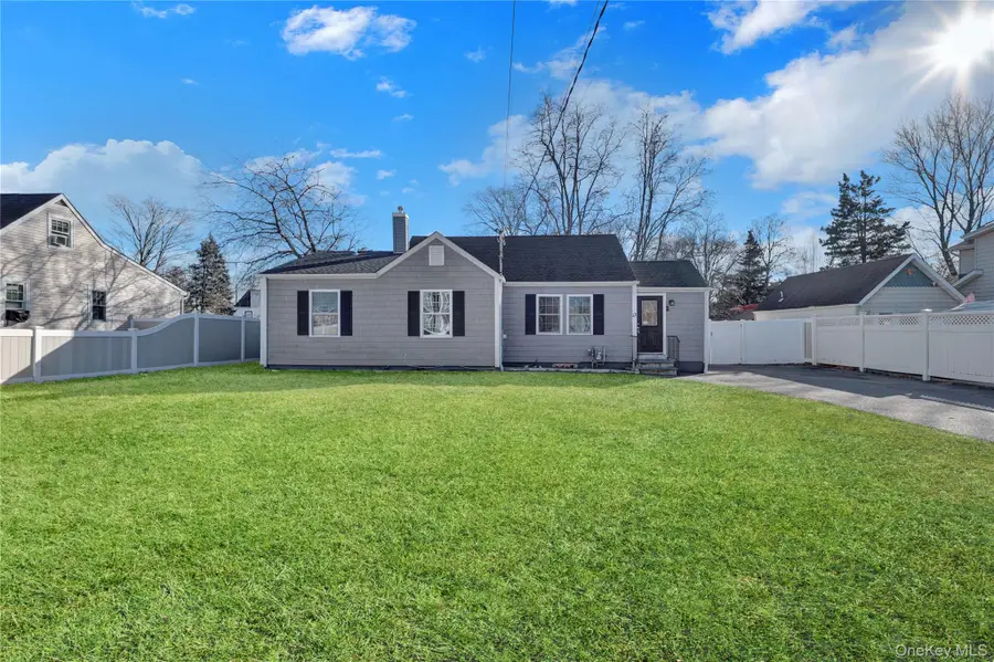 13 Dietz Street, Central Islip, NY 11722 - Image #3