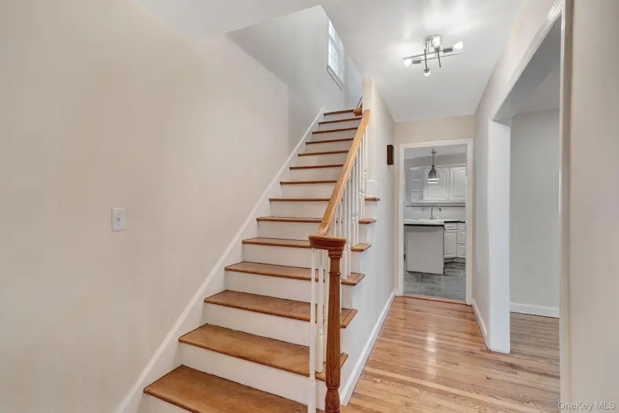 6 Elliott Place, Freeport, NY 11520 - Image #3