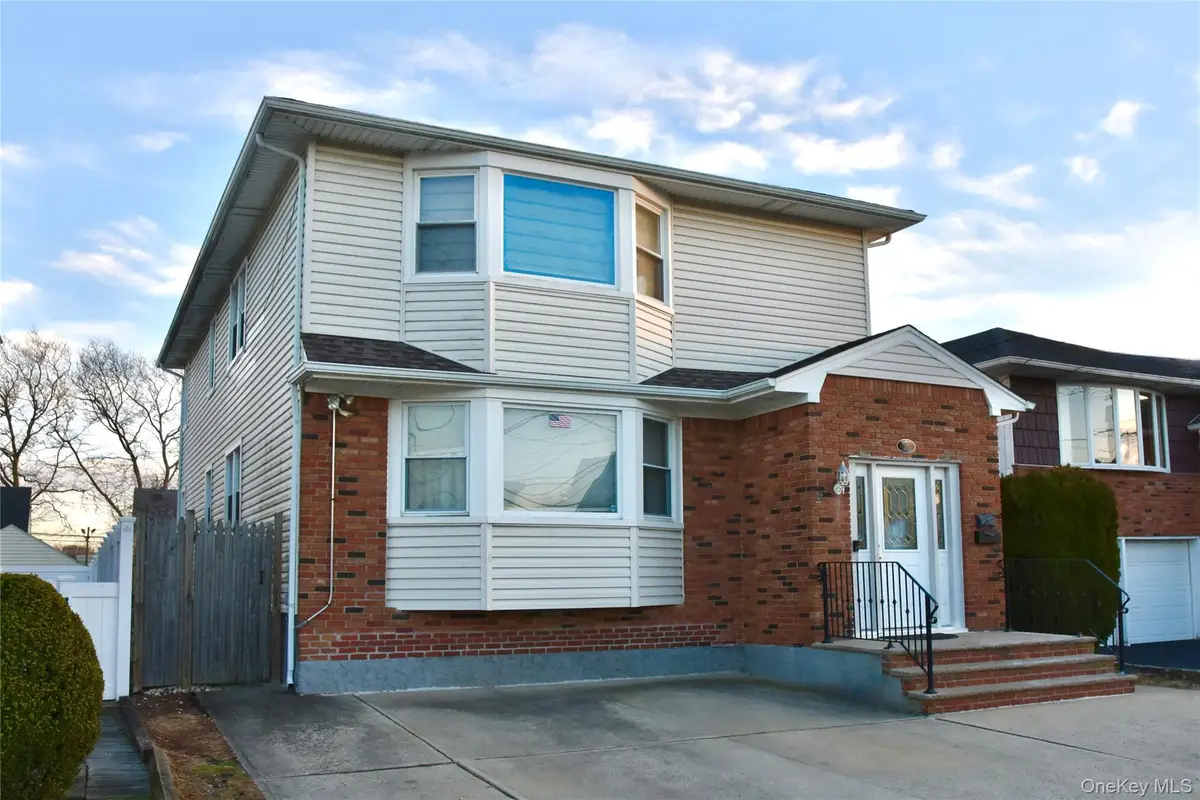 242 Munro Boulevard, Valley Stream, NY 11581 - #1