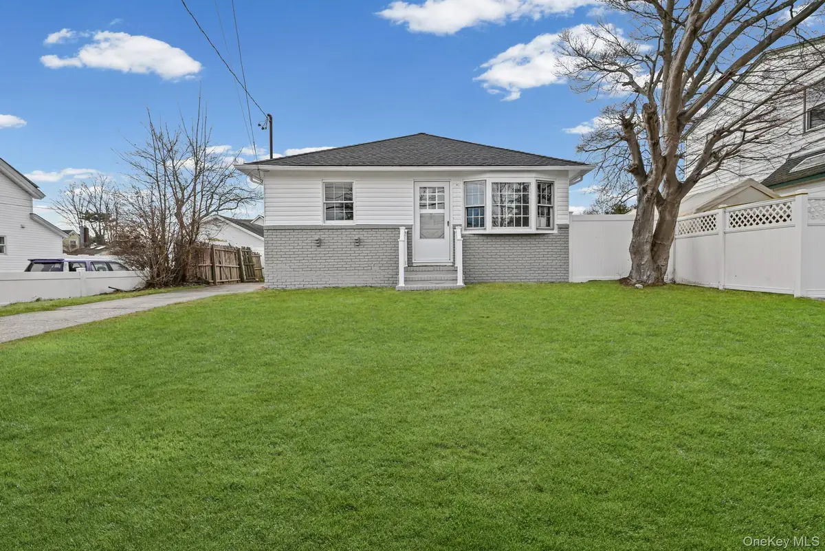 88 N Penataquit Avenue, Bay Shore, NY 11706 - Image #1
