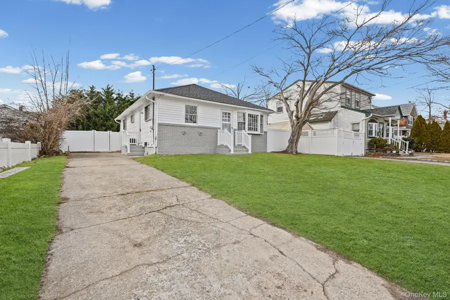 88 N Penataquit Avenue, Bay Shore, NY 11706 - Image #2