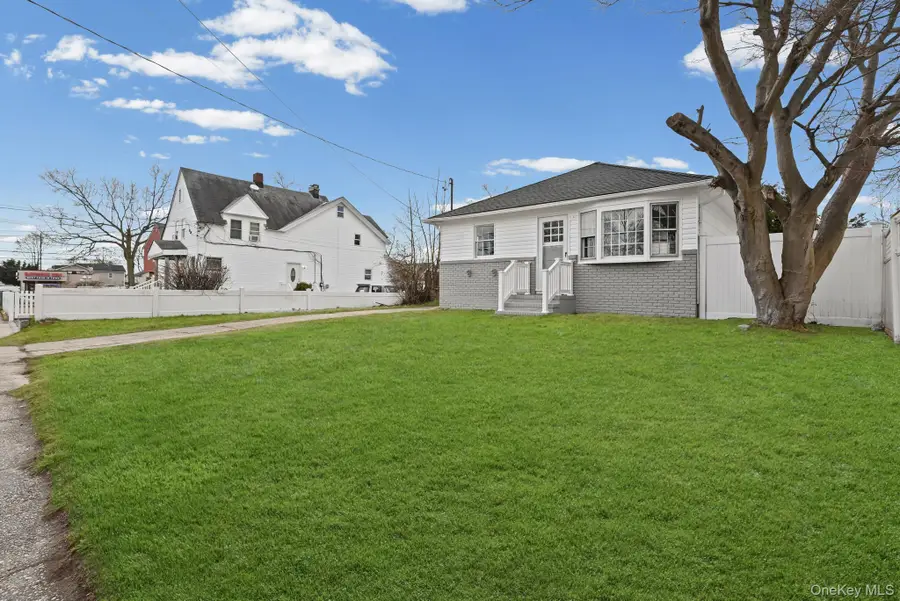 88 N Penataquit Avenue, Bay Shore, NY 11706 - Image #3