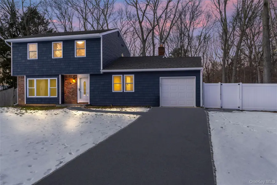 15 Bellaire Drive, Ridge, NY 11961 - #3