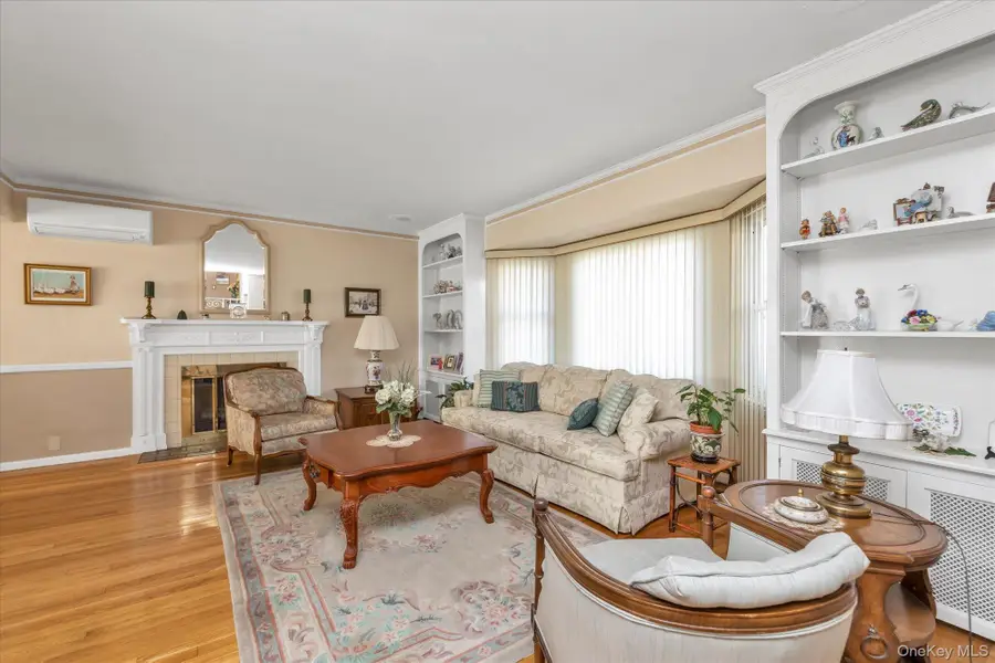 154 S Brush Drive, Valley Stream, NY 11581 - Image #2