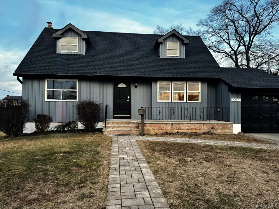 696 N Delaware Avenue, Lindenhurst, NY 11757 - Image #2