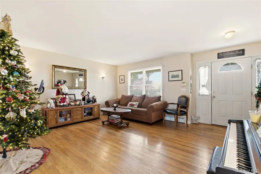 5750 Aldrich Lane, Mattituck, NY 11952 - Image #3