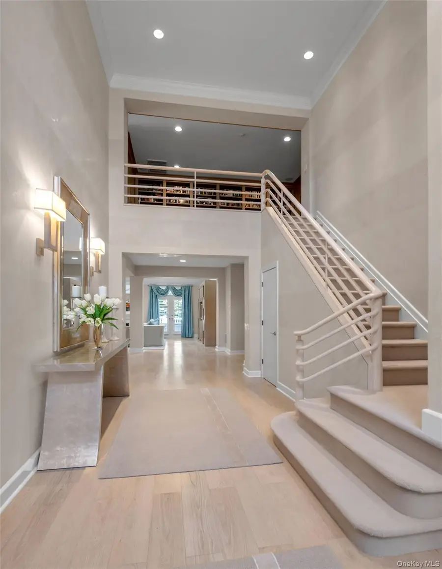 17 Evergreen Circle, Manhasset, NY 11030 - Image #3