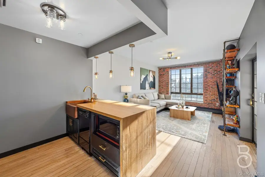 25-25 Newtown Avenue #4B, Astoria, NY 11102 - Image #3