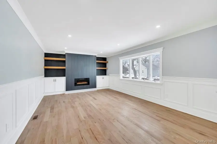 74 Lincoln Avenue, Islip Terrace, NY 11752 - #3