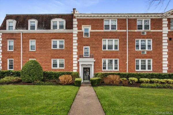 36 Hamilton Place #3-J, Garden City, NY 11530