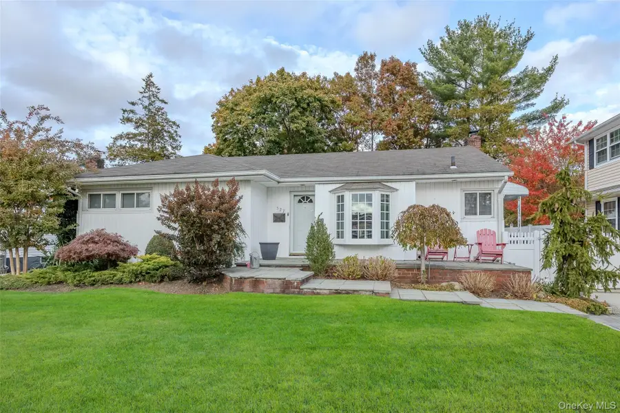 527 Spruce Lane, East Meadow, NY 11554 - Image #3