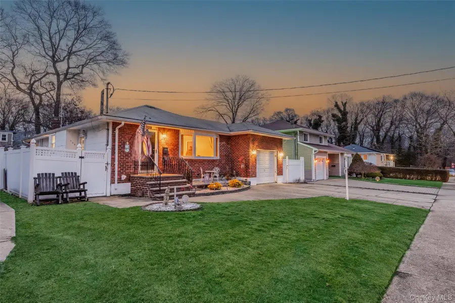 139 N Linden Street, Massapequa, NY 11758 - Image #3