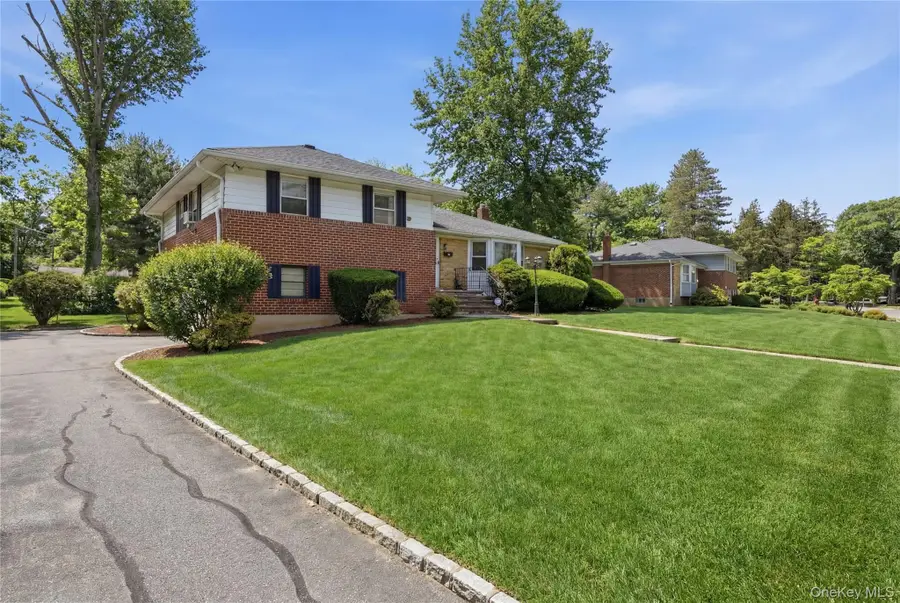 12 Viola Drive, Glen Cove, NY 11542 - #3