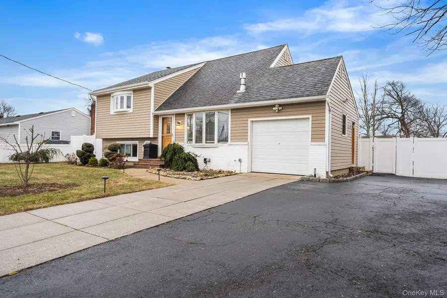 79 Roosevelt Avenue, Massapequa, NY 11758 - Image #3