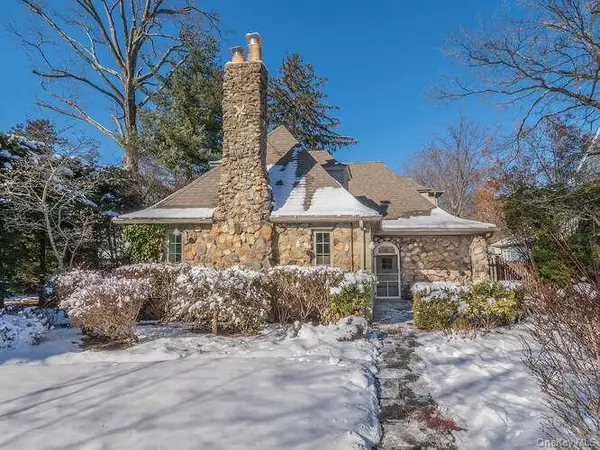 23 Ivy Way, Port Washington, NY 11050