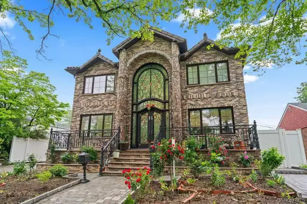 946 Cherry Lane, Garden City Park, NY 11001