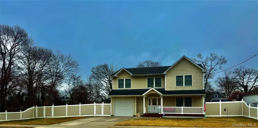 285 Daniel Street, Lindenhurst, NY 11757 - Image #2