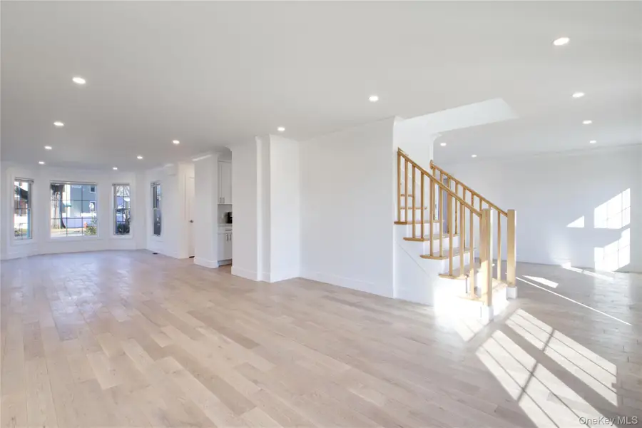 1 Manhasset Avenue, Port Washington, NY 11050 - #3