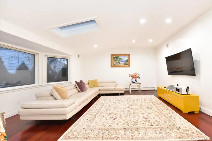 116 Nottingham Road, Manhasset Hills, NY 11040 - Image #2