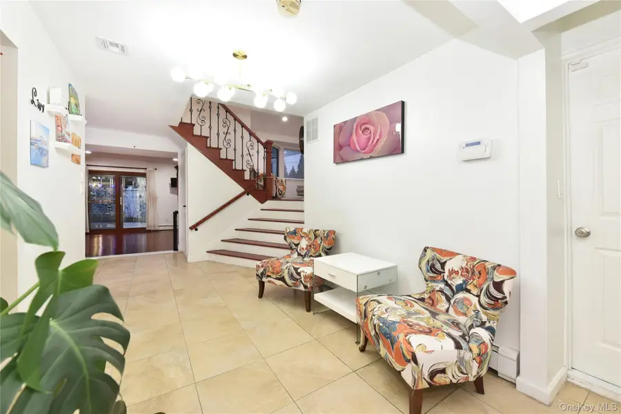 116 Nottingham Road, Manhasset Hills, NY 11040 - Image #3