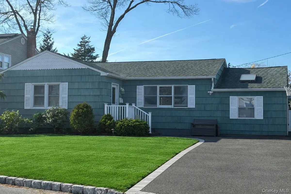 34 Beach Street, West Islip, NY 11795 - Image #1