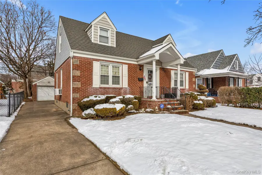 45 Sylvia Lane, New Hyde Park, NY 11040 - #2