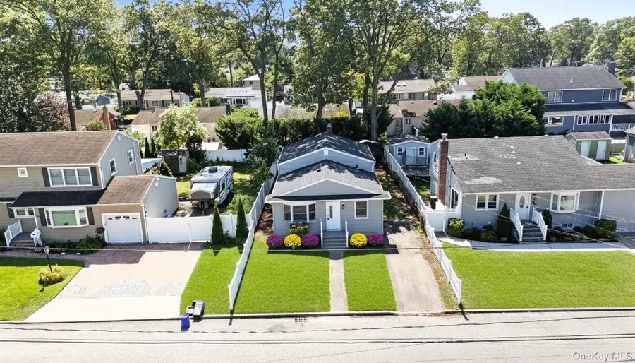 792 Glendale Road, West Babylon, NY 11704 - Image #2