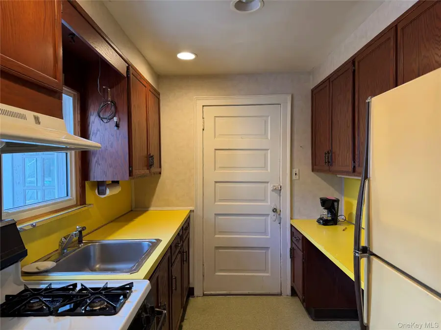 8 Maple Avenue, Tarrytown, NY 10591 - Image #3