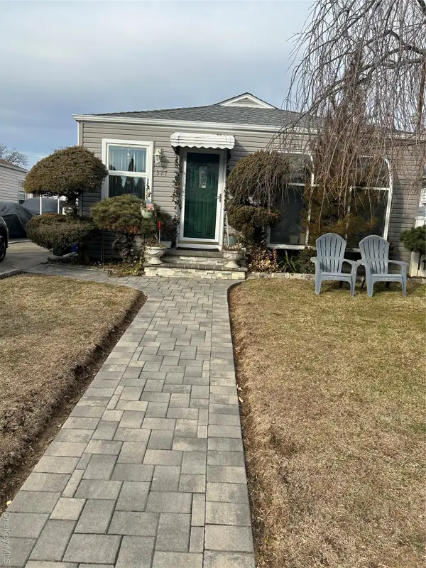527 Willow Street, South Hempstead, NY 11550