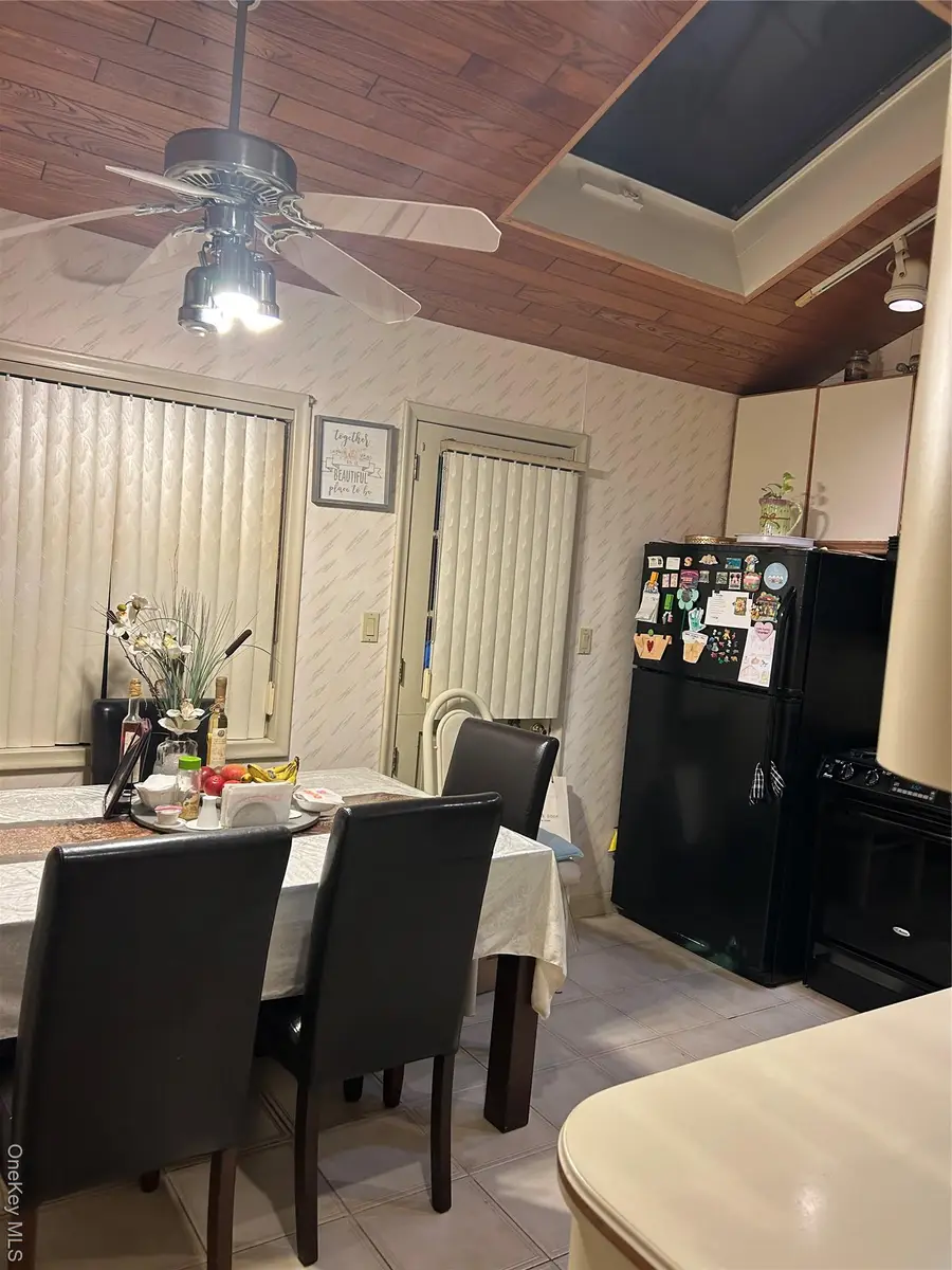 527 Willow Street, South Hempstead, NY 11550 - Image #3