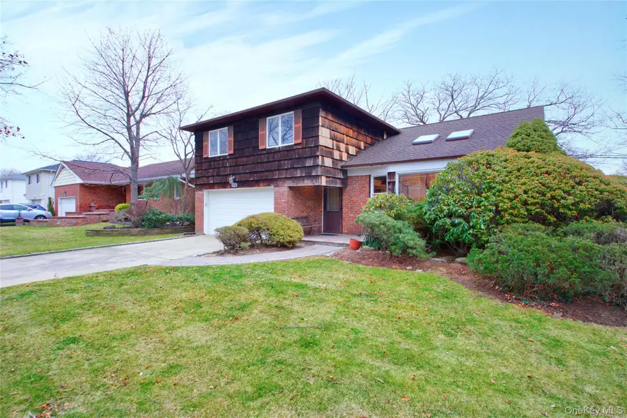 1066 Cedarhurst Street, Valley Stream, NY 11581 - Image #2