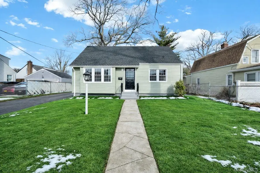 450 Rhodes Lane, West Hempstead, NY 11552 - Image #2