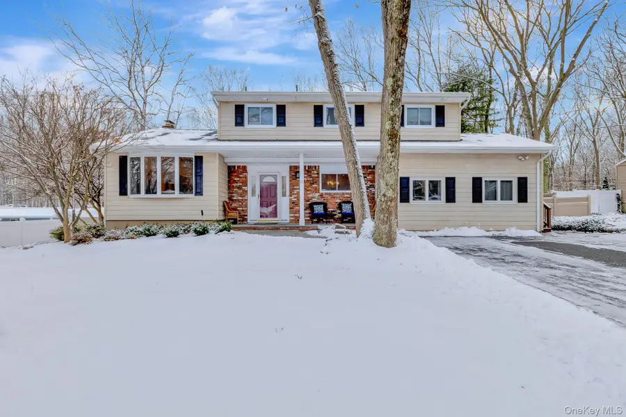 25 Sheryl Crescent, Smithtown, NY 11787 - Image #2
