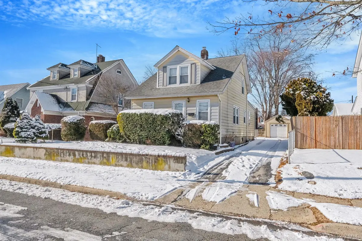 36 Frost Pond Road, Glen Cove, NY 11542 - #1