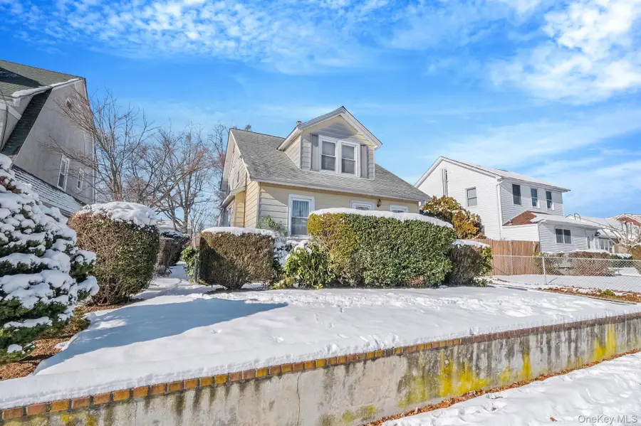 36 Frost Pond Road, Glen Cove, NY 11542 - #3