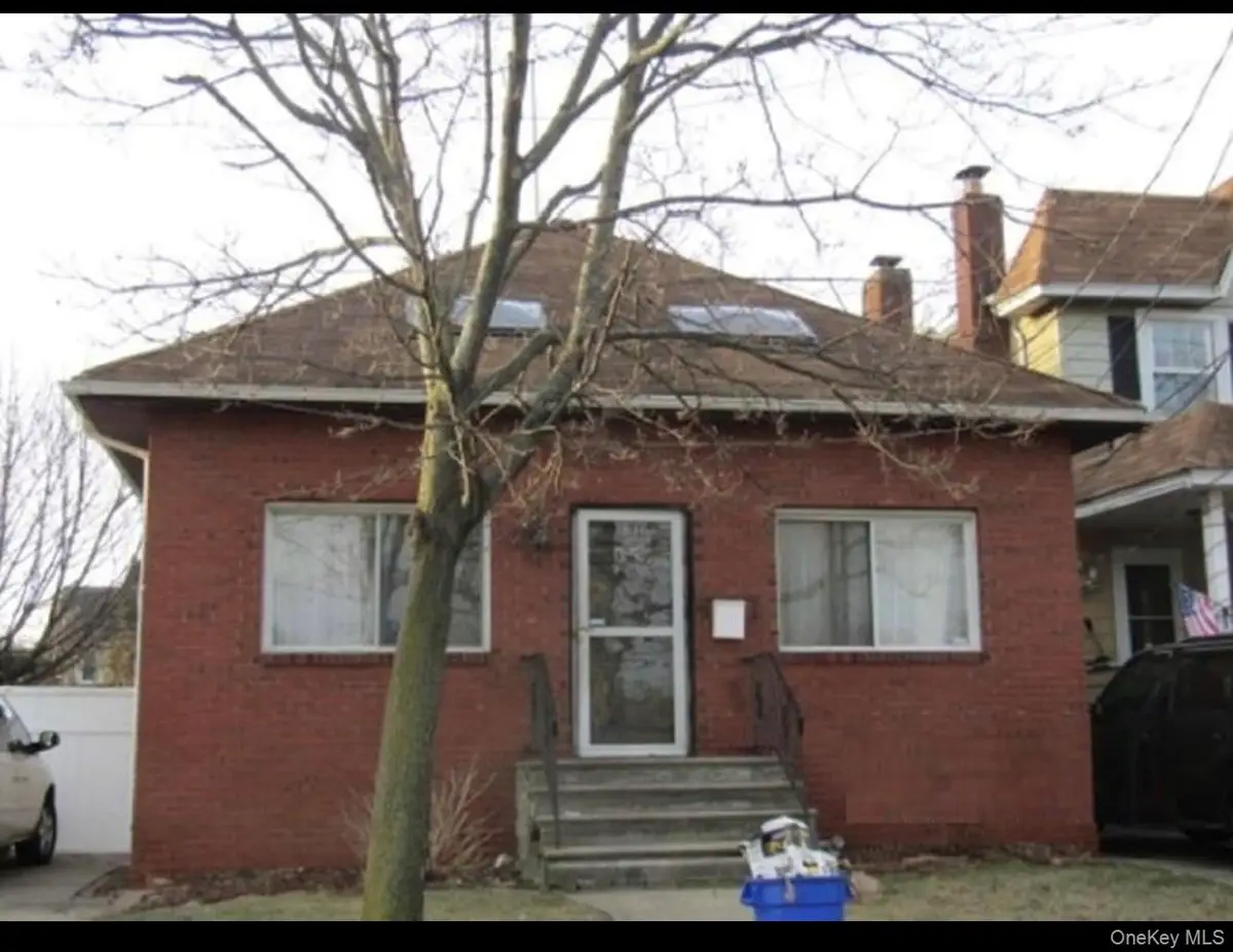 35 W Seaman Avenue, Freeport, NY 11520 - Image #1