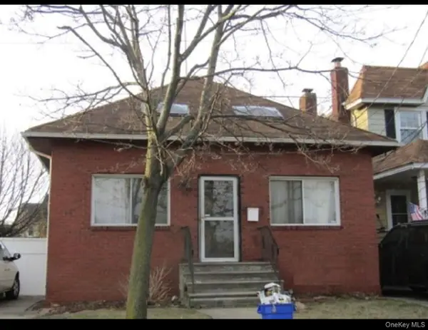 35 W Seaman Avenue, Freeport, NY 11520