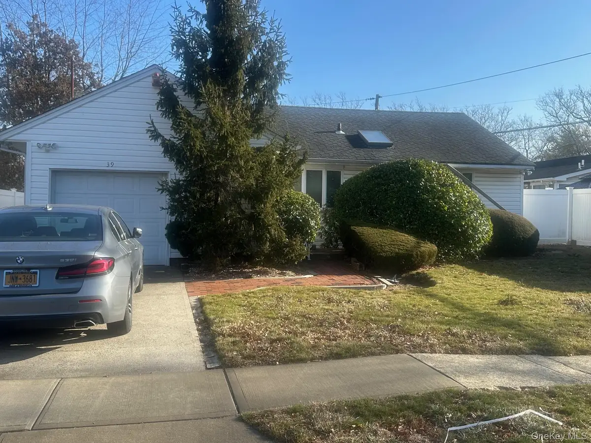 39 Laurel Hill Drive, Valley Stream, NY 11581 - Image #1
