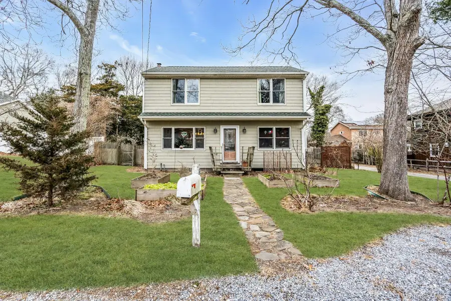 8 Ocean Avenue, Hampton Bays, NY 11946 - Image #3