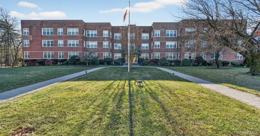 366 Stewart Avenue #B10, Garden City, NY 11530 - Image #2