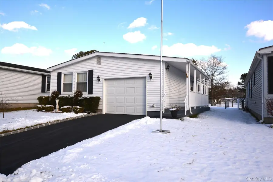82 Village Circle W, Manorville, NY 11949 - Image #2
