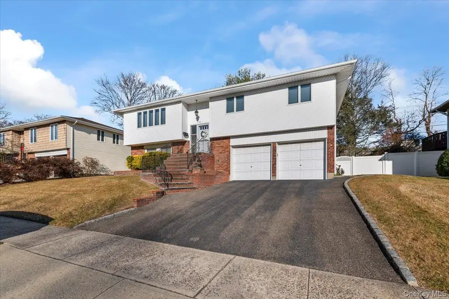 53 Beaumont Drive, Plainview, NY 11803 - Image #2